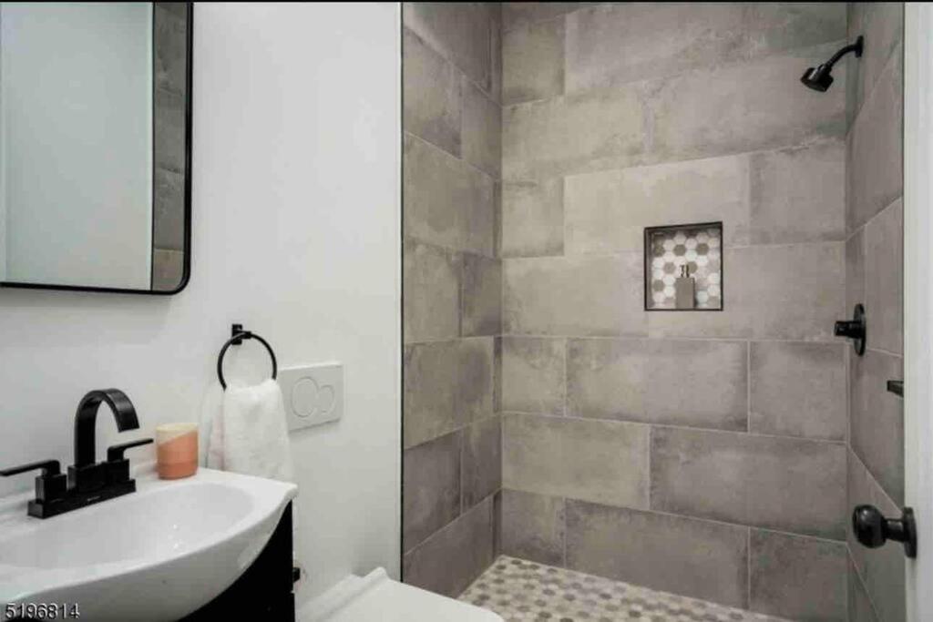 Secret Escape 20 Min From Nyc N 1 Apartment Джърси Сити Екстериор снимка